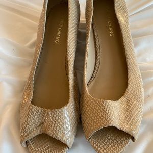 Small light tan heel